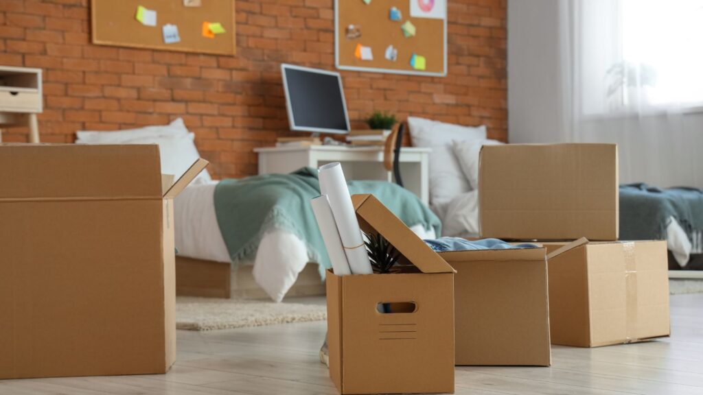 Traslado de oficina durante una mudanza comercial en Monterrey.